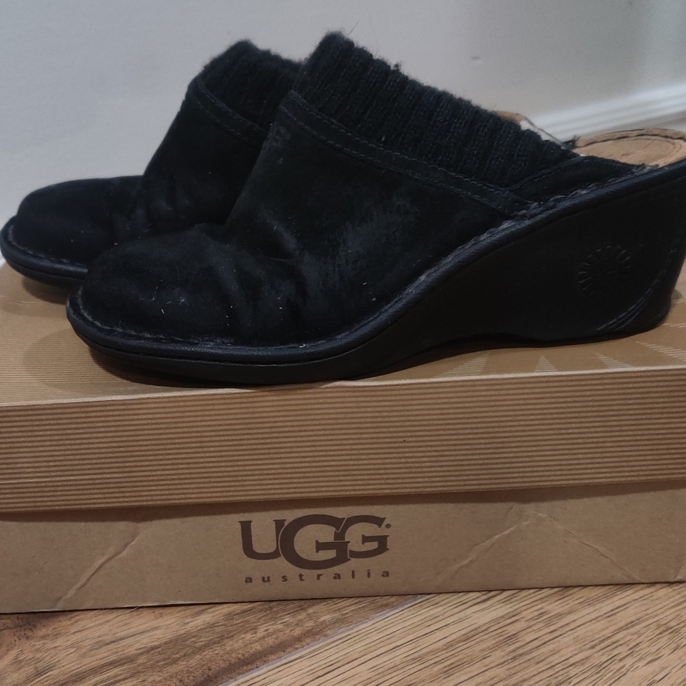 UGG sheepskin slipons size 7